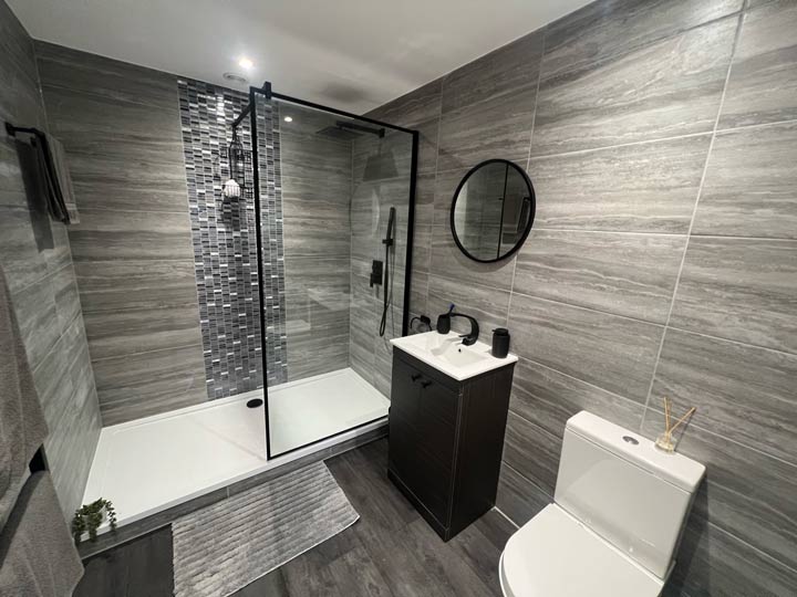 Luxurious fitted annex bathroom